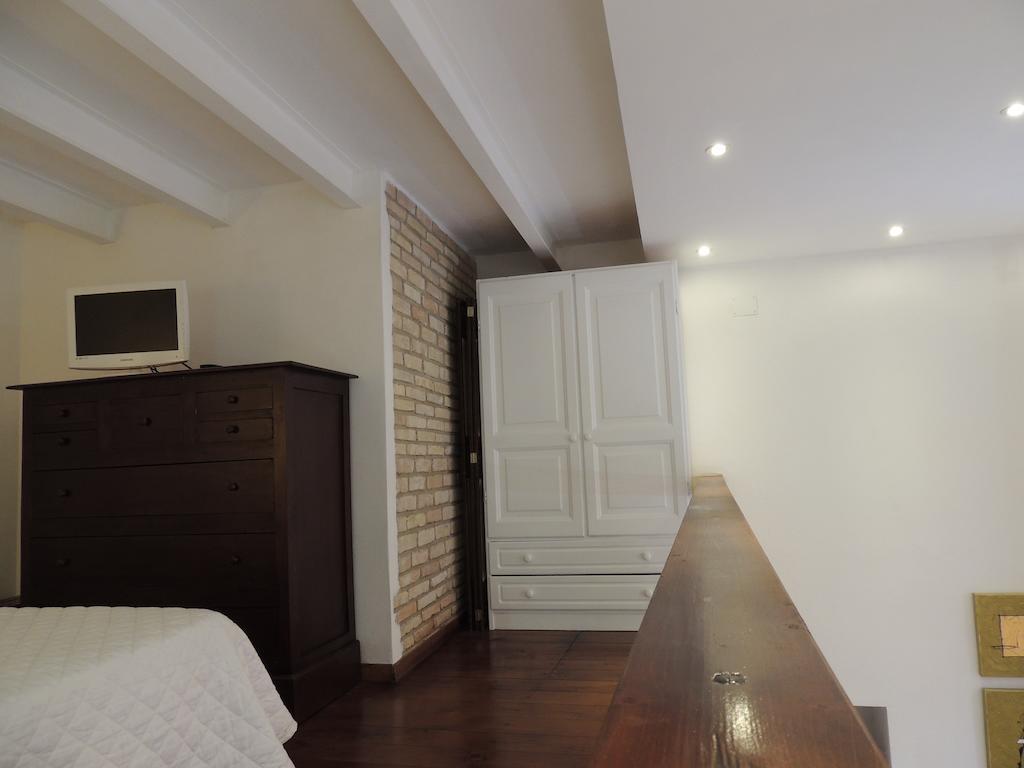 Suite Dreams Cagliari Loft Δωμάτιο φωτογραφία